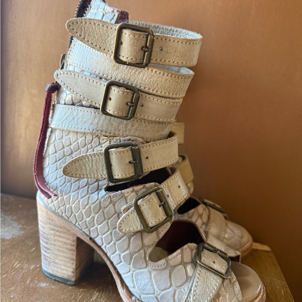 Freebird Bond Sandals - 7 - Picture 2 of 9